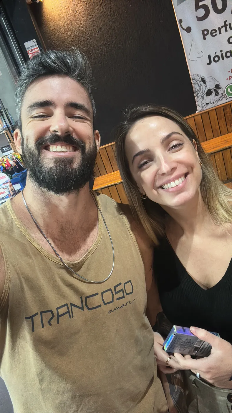 Agnes e Thiago juntos em uma noite em Trancoso